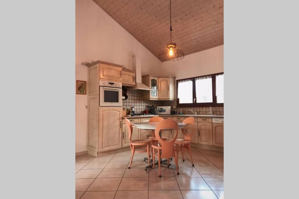 Maison Entiere Au Pied Du Plateau Du Retord 2 Chambres Sdb - Vouvray Ochiaz Kültér fotó
